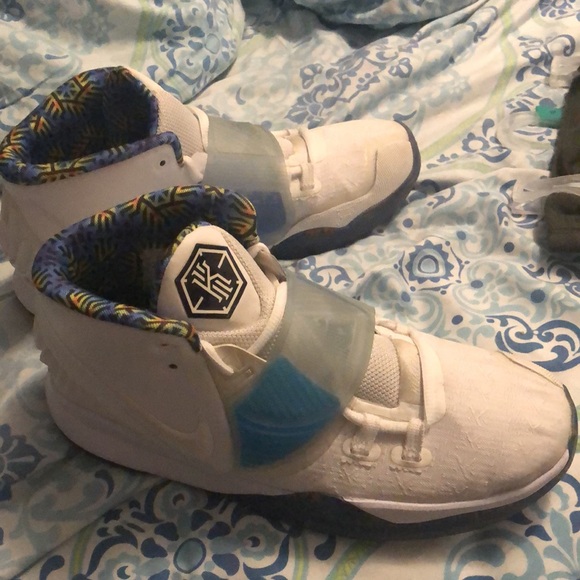 Nike Kyrie 6 "White/Sapphire/Laser Crimson" Grade School Kids' Basketball Shoes - Picture 3 of 8